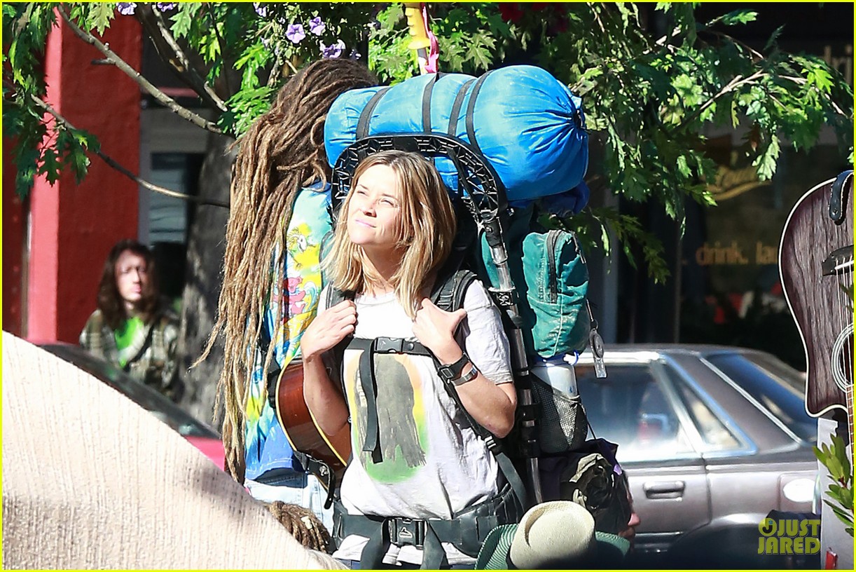 reese-witherspoon-wild-carrier-after-elle-celebration-09