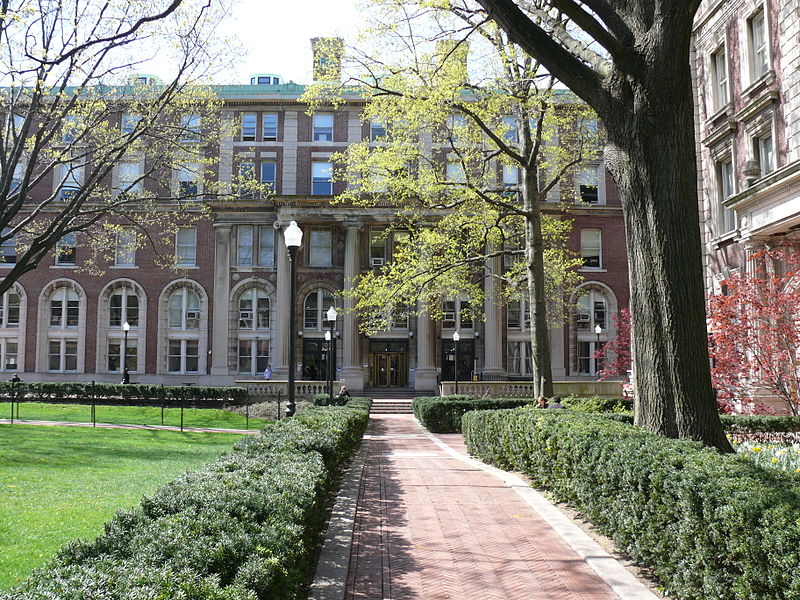 800px-Columbia_University_Court_Yard_01