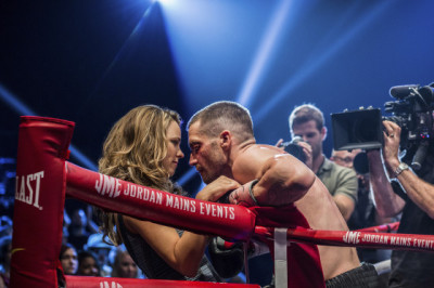 (L-R) AMY MCADAMS and JAKE GYLLENHAAL star in SOUTHPAW