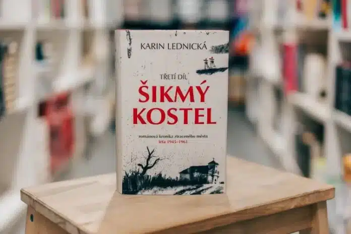 šikmý kostel